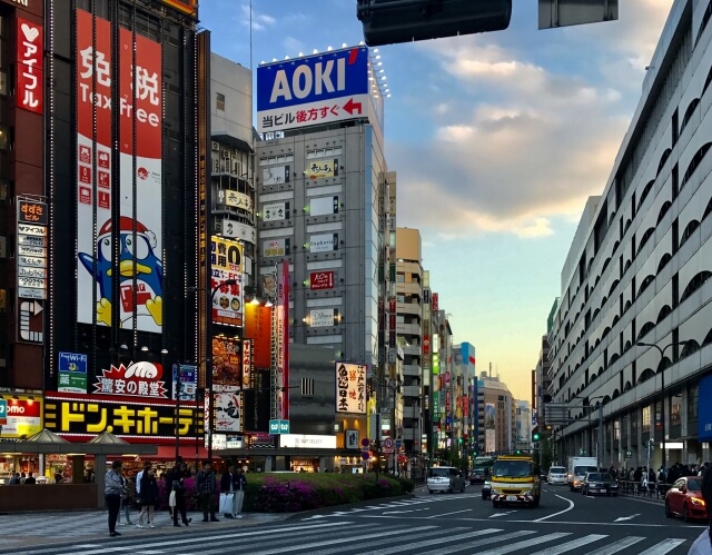 【屋外デジタルサイネージ】選ぶ際に最重要な輝度の基準値